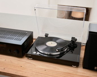 Gramofon Yamaha TT-S303 - wbudowany przedwzmacniacz i dźwięk True Sound