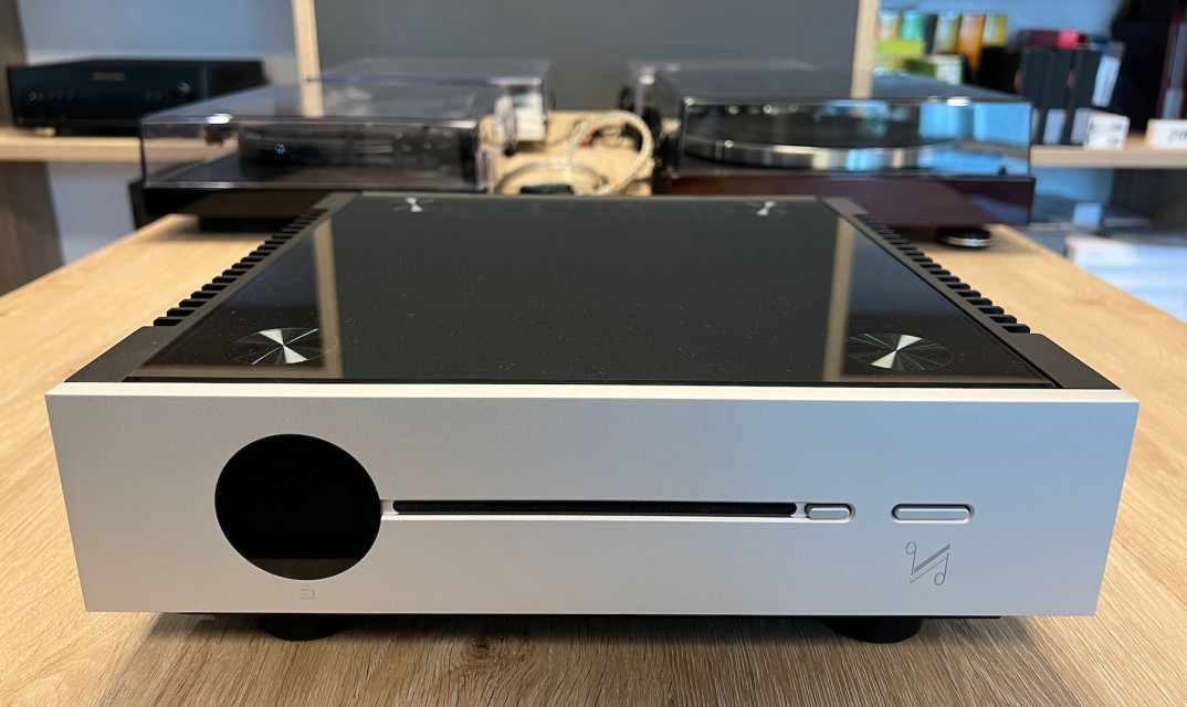 Najnowszy system all-in-one QUAD Artera Solus Play w salonie Q21 