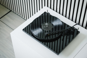 Pro-Ject E1.2 - gramofon Plug & Play dla początkujących