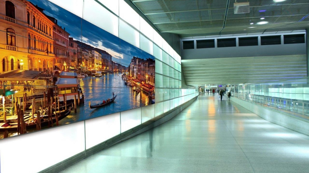 Panasonic: bezramkowe ściany wideo dzięki nowym wyświetlaczom