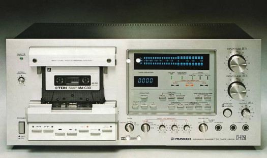 (Cyfrowy) powrót do (analogowej) przeszłości