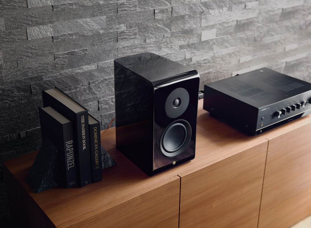  Nowe amplitunery i kolumny podstawkowe Yamahy