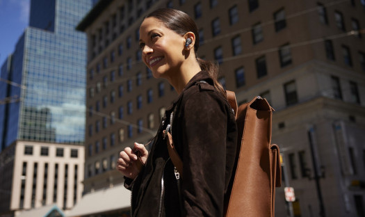 JBL Tour Pro 2 - bezprzewodowe słuchawki z etui ładującym, wyposażonym w panel dotykowy