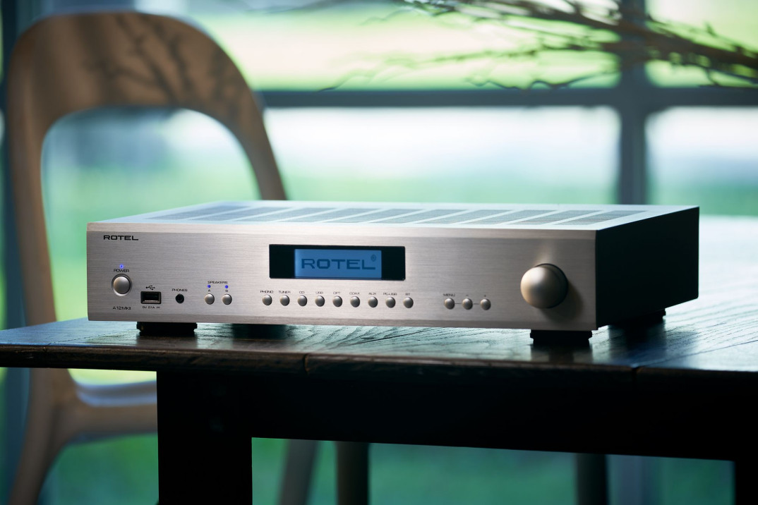 A12MKII, CD14MKII i RCD-1572MKII: wzmacniacz i dwa odtwarzacze Rotel w udoskonalonych wersjach