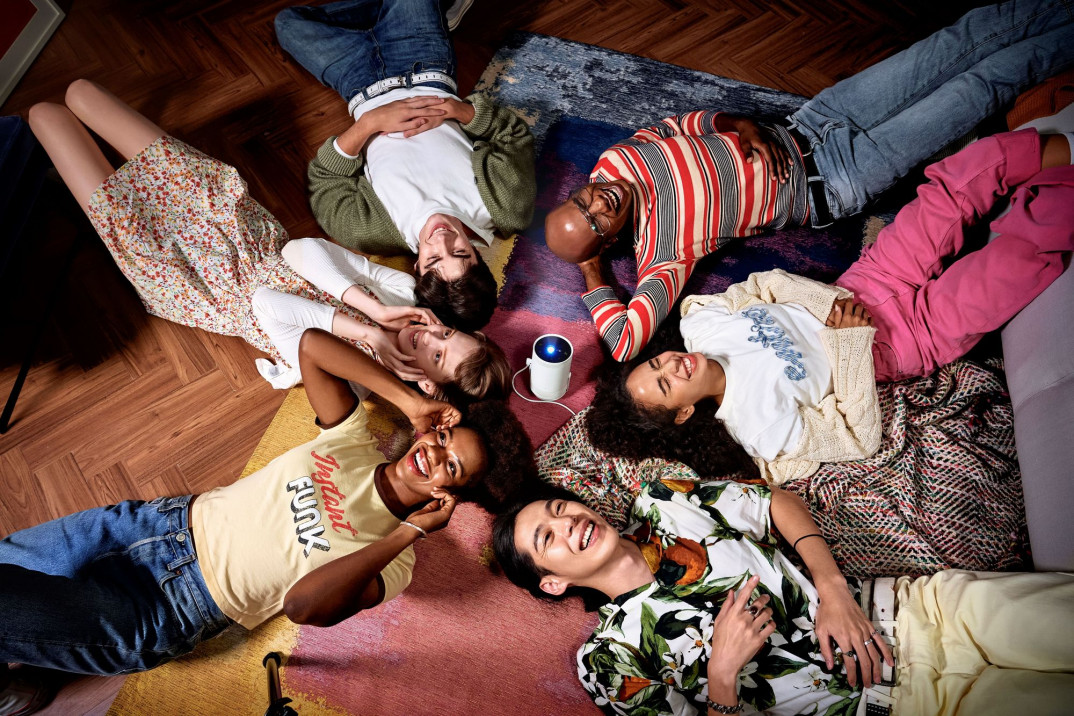 Kup projektor Samsung The Freestyle Gen.2 i wygraj wakacje w kamperze