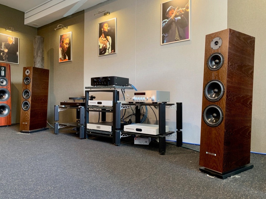 Flagowe podłogówki Pylon Audio Diamond 30 w salonie Q21