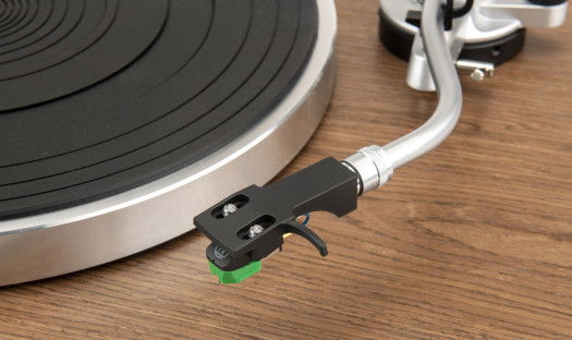 Gramofon JBL TT350 Classic - klasyczne wzornictwo i nowoczesne technologie