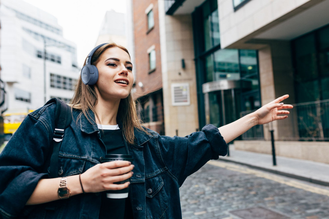 Bezprzewodowe słuchawki JBL Tune 670 NC