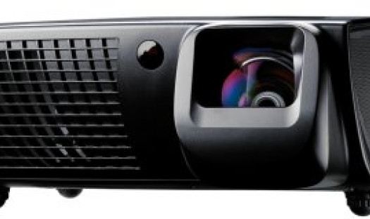 Optoma z projektorem ultra short throw