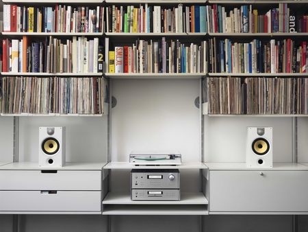 Bowers & Wilkins 685