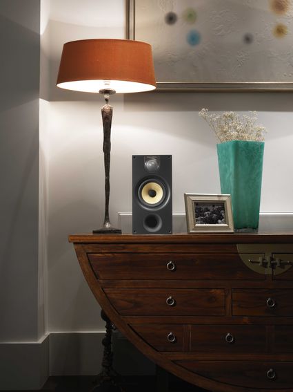 Bowers & Wilkins 686