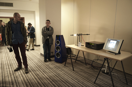 Cyfrowe aktywne kolumny DSP 7200 SW, serwer muzyczny Control 15 i referencyjny kontroler stereo 818 v2 Reference Audio Core