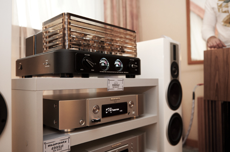 MingDa MC68-B5 i Marantz NA 8005. W tle Dali Rubycon 6