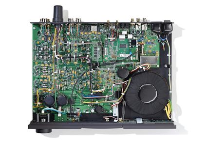 Naim NAC-N 272 - przedwzmacniacz z funkcją streamera